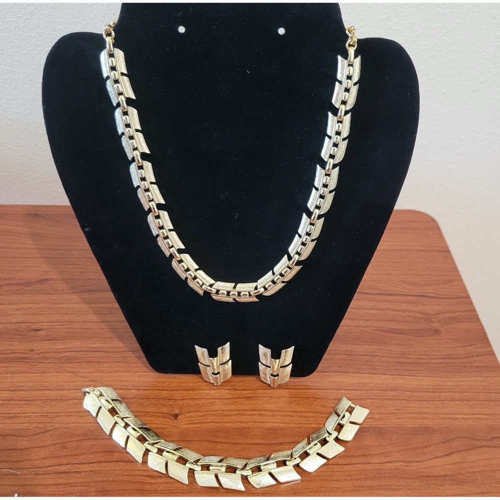 Sarah Coventry Vintage Gold Tone Herringbone Choker Necklace Bracelet Earrings